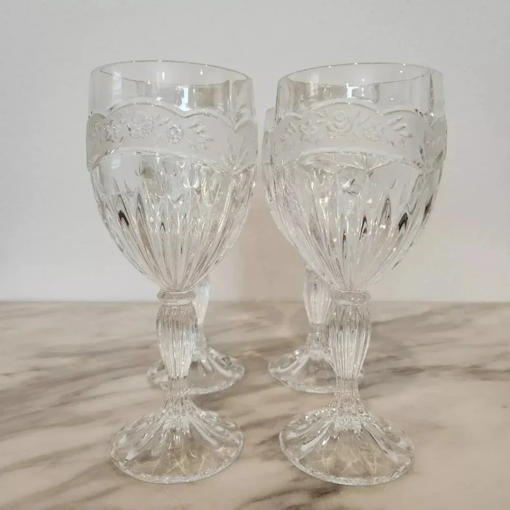 Vintage Set of 4 Oneida Southern Garden Wine/Water Glass - Picture 2 of 12